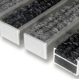 Verwindungsfreies Aluminiumprofil mit Rips Kunstfaserbelag für eine optimale Schmutzentfernung. Ripsmatte. Stoffmatte. Eingangsmatte.